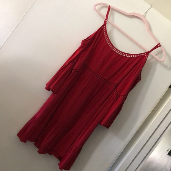 Stunning open shoulder red blouse - Picture 3 of 8